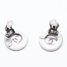 Load image into Gallery viewer, CHANEL シャネル VINTAGE ヴィンテージ ココマーク イヤリング 重量約14.24g 97A刻印 メタル シルバー 両耳用 美品 中古 4c070657