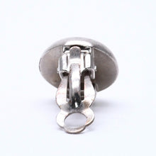 Load image into Gallery viewer, CHANEL シャネル VINTAGE ヴィンテージ ココマーク イヤリング 重量約5.45g 99A刻印 GP メタル シルバー ゴールド 両耳用 美品 中古 62587