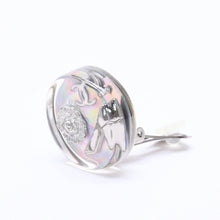 Load image into Gallery viewer, 極美品 CHANEL シャネル ココマーク イヤリング 重量約16.22g 97P刻印 樹脂系 メタル オーロラ クリア シルバー 両耳用 中古 4c068849