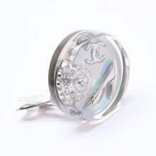 Load image into Gallery viewer, 極美品 CHANEL シャネル ココマーク イヤリング 重量約16.22g 97P刻印 樹脂系 メタル オーロラ クリア シルバー 両耳用 中古 4c068849