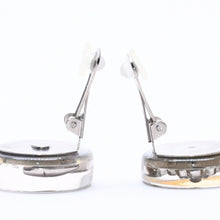 Load image into Gallery viewer, 極美品 CHANEL シャネル ココマーク イヤリング 重量約16.22g 97P刻印 樹脂系 メタル オーロラ クリア シルバー 両耳用 中古 4c068849
