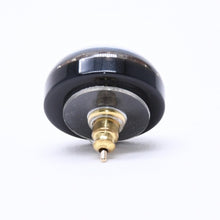 Load image into Gallery viewer, 極美品 CHANEL シャネル ココマーク ピアス 重量約5.11g D22A刻印 樹脂系 メタル GP ゴールド ブラック 両耳用 中古 4c073157