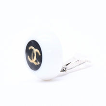 画像をギャラリービューアに読み込む, CHANEL シャネル ココマーク イヤリング 重量約9.87g 96P刻印 樹脂系 メタル ホワイト ブラック バイカラー 両耳用 美品 中古 4c070661