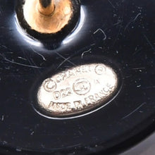 Load image into Gallery viewer, 極美品 CHANEL シャネル ココマーク ピアス 重量約5.11g D22A刻印 樹脂系 メタル GP ゴールド ブラック 両耳用 中古 4c073157