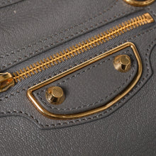 Load image into Gallery viewer, 極美品 BALENCIAGA バレンシアガ メタリック エッジ シティ ハンドバッグ 2WAY 432831 レザー グレー ゴールド金具 中古 4a003516