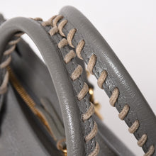 Load image into Gallery viewer, 極美品 BALENCIAGA バレンシアガ メタリック エッジ シティ ハンドバッグ 2WAY 432831 レザー グレー ゴールド金具 中古 4a003516