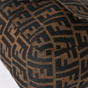 極美品 FENDI フェンディ ズッカ柄 マンマバケット ショルダーバッグ キャンバス レザー ブラウン FFバックル シルバー金具 中古 4a008322