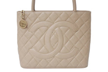 Load image into Gallery viewer, CHANEL シャネル 復刻トート 8番台 ハンドバッグ A01804 ココマーク キャビアスキン ベージュ ゴールド金具 美品 中古 4c070922