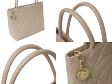 Load image into Gallery viewer, CHANEL シャネル 復刻トート 8番台 ハンドバッグ A01804 ココマーク キャビアスキン ベージュ ゴールド金具 美品 中古 4c070922