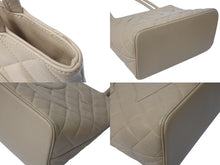 Load image into Gallery viewer, CHANEL シャネル 復刻トート 8番台 ハンドバッグ A01804 ココマーク キャビアスキン ベージュ ゴールド金具 美品 中古 4c070922