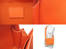 Load image into Gallery viewer, LOUIS VUITTON ルイヴィトン ハンドル ソフトトランク ショルダーバッグ M20956 トリヨンレザー オレンジ 美品 中古 4b000019