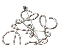 画像をギャラリービューアに読み込む, 極美品 LOEWE ロエベ アナグラム ブローチ メタル ゴールド アクセサリー ロゴ 111.25.020 中古 4b000036