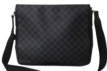 画像をギャラリービューアに読み込む, 極美品 LOUIS VUITTON ルイヴィトン ダニエルGM ショルダーバック N58033 ダミエグラフィット シルバー金具 ブラック 中古 4b000121