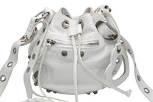 Load image into Gallery viewer, BALENCIAGA バレンシアガ ルカゴール XSバケット ショルダーバッグ 702431 ホワイト ラムスキン シルバー金具 美品 中古 4b013030