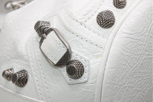 Load image into Gallery viewer, BALENCIAGA バレンシアガ ルカゴール XSバケット ショルダーバッグ 702431 ホワイト ラムスキン シルバー金具 美品 中古 4b013030