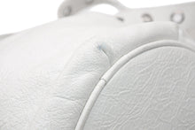 Load image into Gallery viewer, BALENCIAGA バレンシアガ ルカゴール XSバケット ショルダーバッグ 702431 ホワイト ラムスキン シルバー金具 美品 中古 4b013030