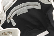 Load image into Gallery viewer, BALENCIAGA バレンシアガ ルカゴール XSバケット ショルダーバッグ 702431 ホワイト ラムスキン シルバー金具 美品 中古 4b013030
