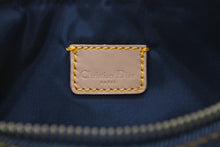 Load image into Gallery viewer, 極美品 Christian Dior クリスチャンディオール ガリアーノ期 サドルポーチ PZ1001 アクセサリーポーチ デニム 中古 4b013036
