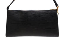 Load image into Gallery viewer, 極美品 LOUIS VUITTON ルイヴィトン ポシェット アクセソワール アクセサリーポーチ エピ M52942 ブラック ゴールド金具 中古 4b013039