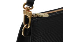 Load image into Gallery viewer, 極美品 LOUIS VUITTON ルイヴィトン ポシェット アクセソワール アクセサリーポーチ エピ M52942 ブラック ゴールド金具 中古 4b013039