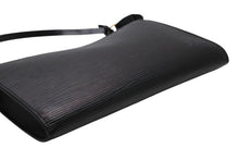 Load image into Gallery viewer, 極美品 LOUIS VUITTON ルイヴィトン ポシェット アクセソワール アクセサリーポーチ エピ M52942 ブラック ゴールド金具 中古 4b013039