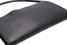 Load image into Gallery viewer, 極美品 LOUIS VUITTON ルイヴィトン ポシェット アクセソワール アクセサリーポーチ エピ M52942 ブラック ゴールド金具 中古 4b013039