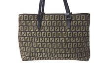 画像をギャラリービューアに読み込む, 新品同様 FENDI フェンディ ズッキーノ柄 ハンドバッグ 221158 キャンバス レザー ブラウン ブラックメタル金具 中古 4b000131