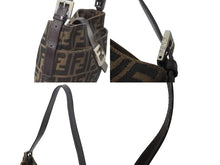 Load image into Gallery viewer, FENDI フェンディ ズッカ柄 マンマバケット ワンショルダーバッグ ブラウン キャンバス レザー シルバー金具 ロゴ 鞄 美品 中古 4b000146