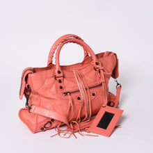 画像をギャラリービューアに読み込む, BALENCIAGA Giant City バレンシアガ ジャイアント シティ 2WAYバッグ 281770 レザー ピンク ゴールド金具 美品 中古 4a000149