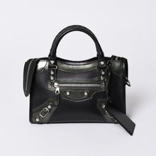 Load image into Gallery viewer, 極美品 BALENCIAGA バレンシアガ ジャイアントミニシティ ハンドバッグ ショルダーバッグ 2wayブラック 509544 シルバー金具 中古 4a000045