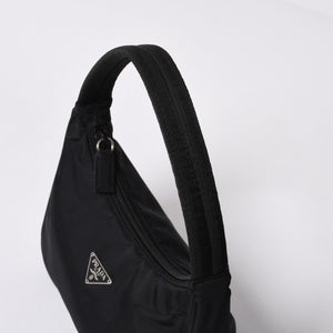 極美品 PRADA プラダ ホーボー ワンショルダーバッグ MV515 トライアングルロゴ 三角ロゴプレート ナイロン ブラック 中古 4a000145