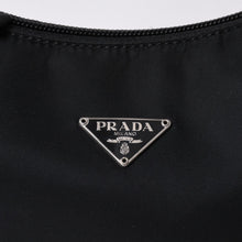 画像をギャラリービューアに読み込む, 極美品 PRADA プラダ ホーボー ワンショルダーバッグ MV515 トライアングルロゴ 三角ロゴプレート ナイロン ブラック 中古 4a000145