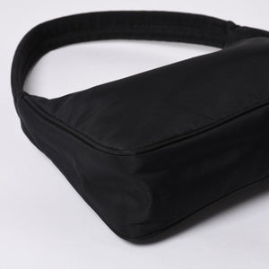 極美品 PRADA プラダ ホーボー ワンショルダーバッグ MV515 トライアングルロゴ 三角ロゴプレート ナイロン ブラック 中古 4a000145