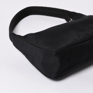 極美品 PRADA プラダ ホーボー ワンショルダーバッグ MV515 トライアングルロゴ 三角ロゴプレート ナイロン ブラック 中古 4a000145