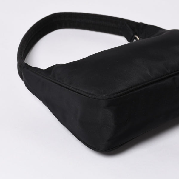 極美品 PRADA プラダ ホーボー ワンショルダーバッグ MV515 トライアングルロゴ 三角ロゴプレート ナイロン ブラック 中古 4a000145