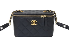 Load image into Gallery viewer, 極美品 CHANEL シャネル バニティ ショルダーバッグ 31番台 ココマーク ラムスキン キルティング ブラック ゴールド金具 中古 4b000185