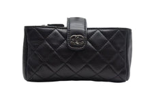 Load image into Gallery viewer, 極美品 CHANEL シャネル ポーチ コインケース A48227 キルティング ココマーク ブラック シルバー金具 中古 4b000194