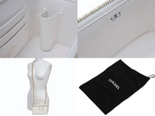 Load image into Gallery viewer, 極美品 CHANEL シャネル マトラッセ ミニ バニティ チェーンショルダーバッグ 2WAY ココマーク ホワイト ランダム番台 中古 4b000200