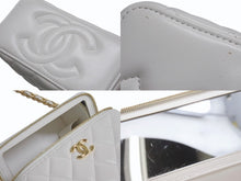 Load image into Gallery viewer, 極美品 CHANEL シャネル マトラッセ ミニ バニティ チェーンショルダーバッグ 2WAY ココマーク ホワイト ランダム番台 中古 4b000200