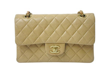 Load image into Gallery viewer, CHANEL シャネル マトラッセ23 ショルダーバッグ 6番台 Wフラップ ベージュ ラムスキン ゴールド金具 美品 中古 4b000217
