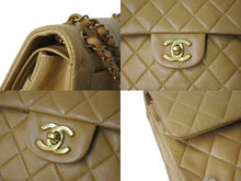 Load image into Gallery viewer, CHANEL シャネル マトラッセ23 ショルダーバッグ 6番台 Wフラップ ベージュ ラムスキン ゴールド金具 美品 中古 4b000217