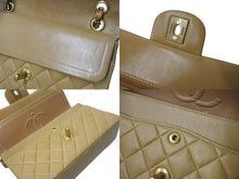 Load image into Gallery viewer, CHANEL シャネル マトラッセ23 ショルダーバッグ 6番台 Wフラップ ベージュ ラムスキン ゴールド金具 美品 中古 4b000217