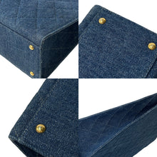 Load image into Gallery viewer, CHANEL シャネル チェーントートバッグ 5番台 デニム キルティング インディゴブルー ゴールド金具 イタリア製 美品 中古 4b000275