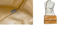 Load image into Gallery viewer, 極美品 CHANEL シャネル ココマーク ベースボールステッチ エンボス マトラッセショルダーバッグ 2番台 ブラウン ゴールド金具 中古 4b000279