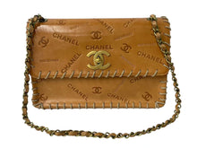 Load image into Gallery viewer, 極美品 CHANEL シャネル ココマーク ベースボールステッチ エンボス マトラッセショルダーバッグ 2番台 ブラウン ゴールド金具 中古 4b000279