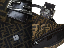 Load image into Gallery viewer, FENDI フェンディ マンマバケット ワンショルダーバッグ 26424 ズッカ柄 ブラウン シルバー金具 美品 中古 4b000286