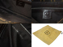 Load image into Gallery viewer, FENDI フェンディ マンマバケット ワンショルダーバッグ 26424 ズッカ柄 ブラウン シルバー金具 美品 中古 4b000286