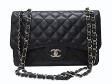 Load image into Gallery viewer, 極美品 CHANEL シャネル デカマトラッセ30 Wフラップ Wチェーン ショルダーバッグ 17番台 キャビアスキン ブラック シルバー金具 中古 4b000303