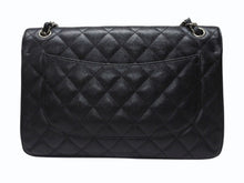 Load image into Gallery viewer, 極美品 CHANEL シャネル デカマトラッセ30 Wフラップ Wチェーン ショルダーバッグ 17番台 キャビアスキン ブラック シルバー金具 中古 4b000303