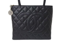 Load image into Gallery viewer, 新品同様 CHANEL シャネル 復刻トートバッグ ハンドバッグ 9番台 キャビアスキン ブラック ココマーク ロゴ 鞄 シルバー金具 中古 4b000305